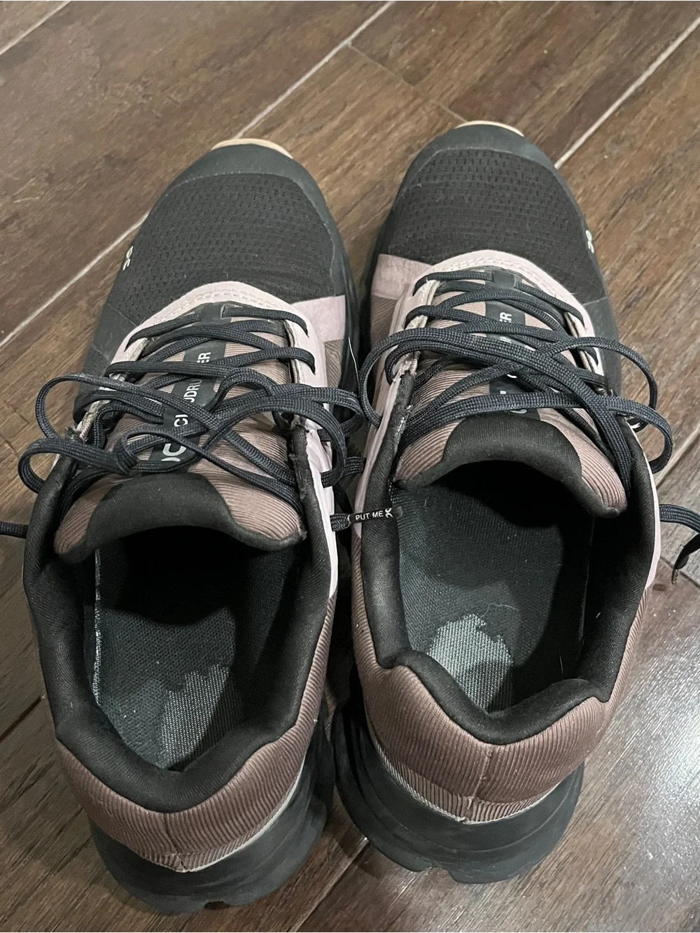 On Running Cloud cloudrunner Sneakers in Black and Mauve womens 9.5